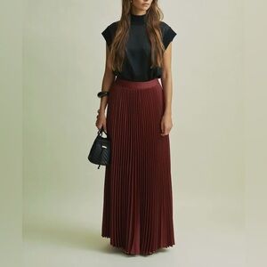 NWT Florere pleated midi skirt size 4 Cinammon